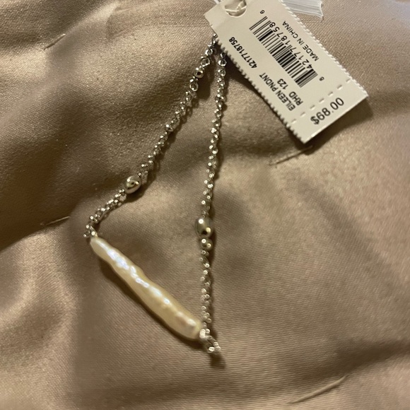 Beautiful Silver Kendra Scott Eileen Pendant Necklace with Mother of Pearl - Picture 2 of 2